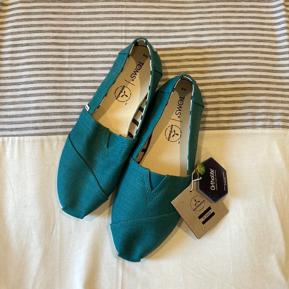 NWT - Toms